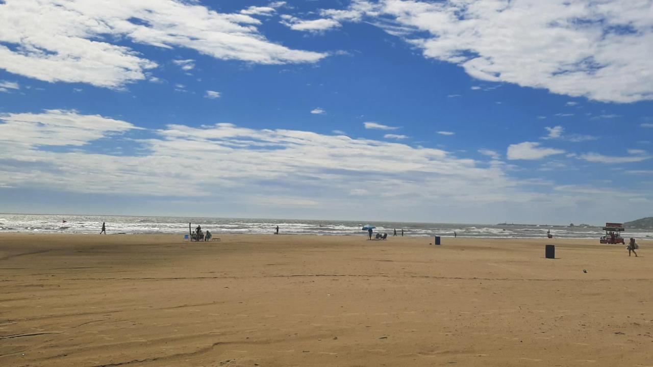 Ampla Cobertura Na Praia Do Mar Grosso Laguna Buitenkant foto